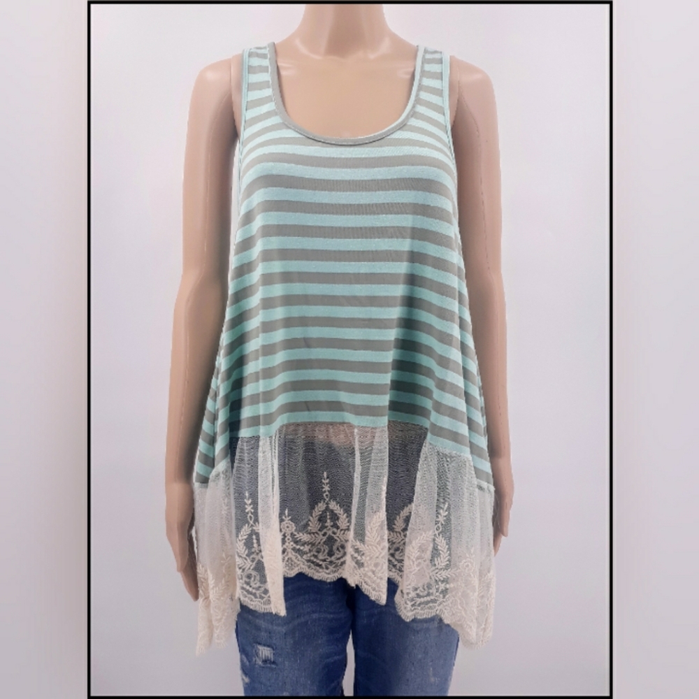 Umgee tank with lace trim